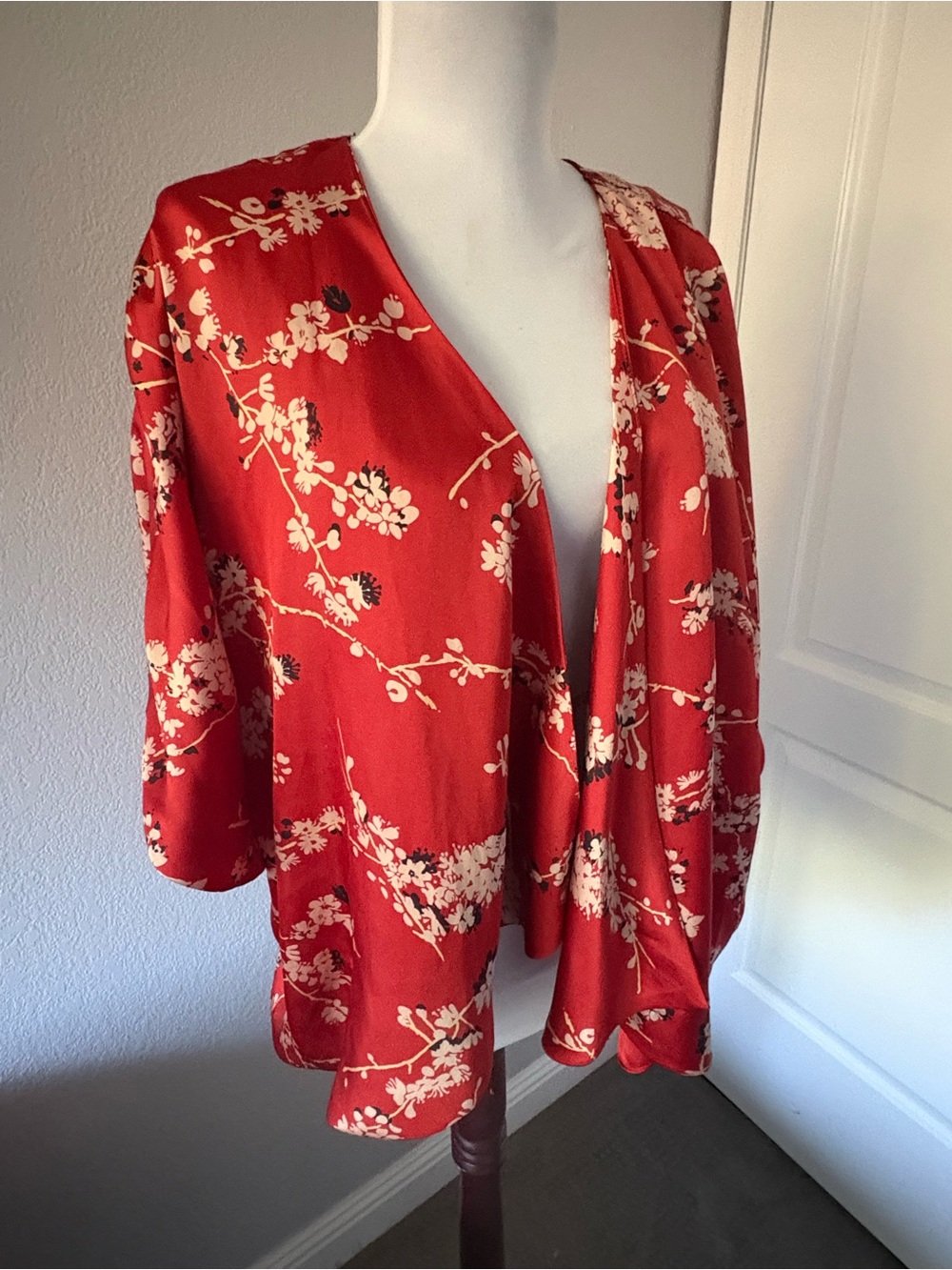 Forever 21 red floral lined kimono cardigan size M